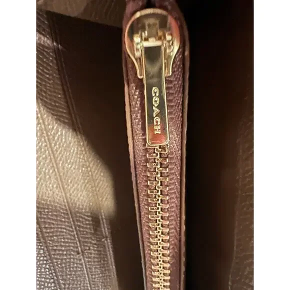 COACH Multifunctional Wallet - Picture 14 of 15